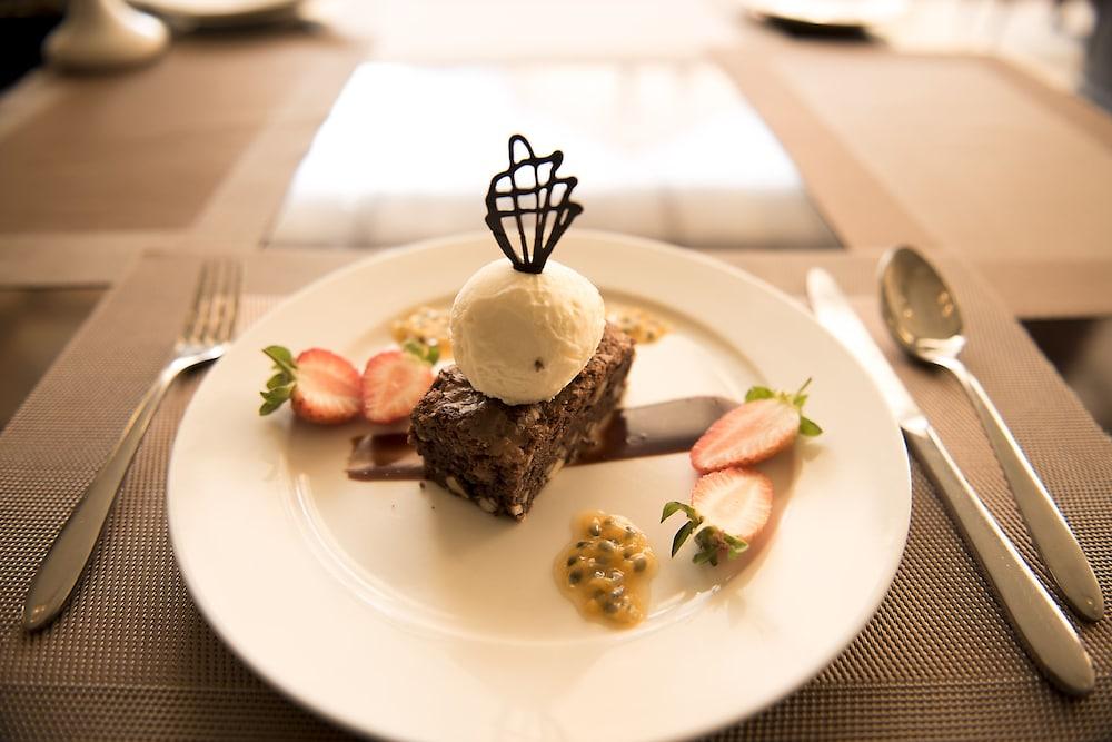 Doubletree By Hilton Nairobi Hotel Buitenkant foto