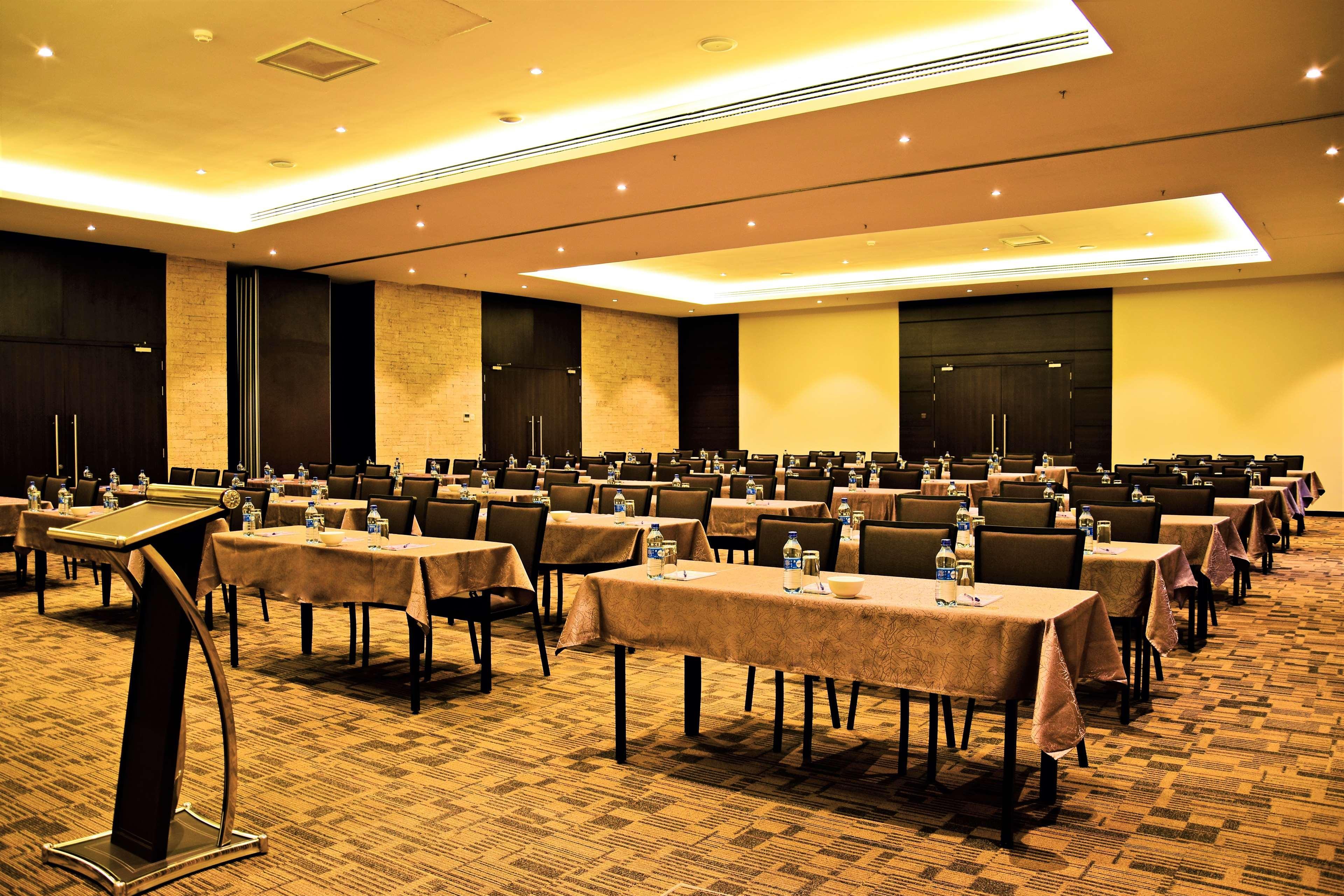 Doubletree By Hilton Nairobi Hotel Buitenkant foto