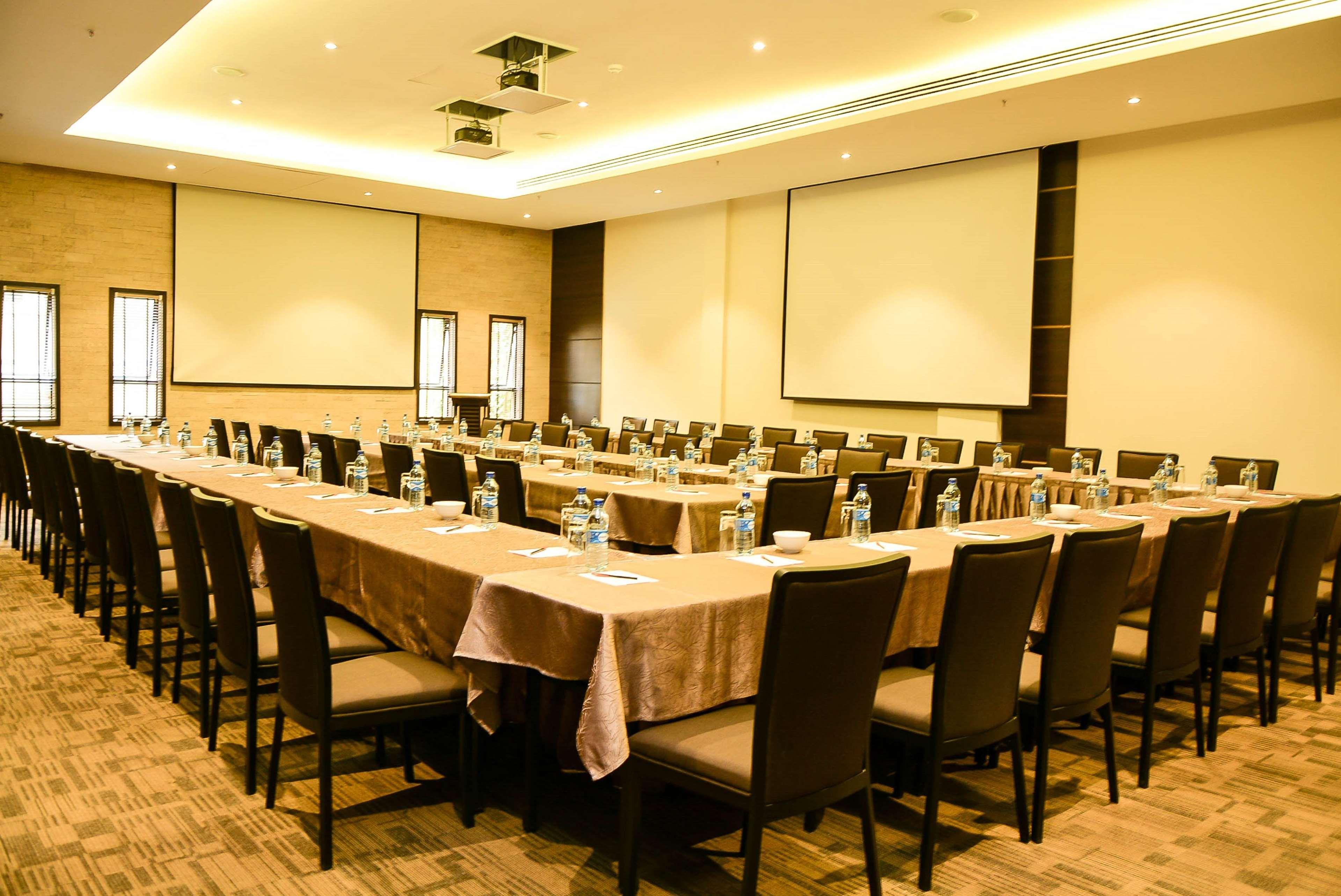 Doubletree By Hilton Nairobi Hotel Buitenkant foto