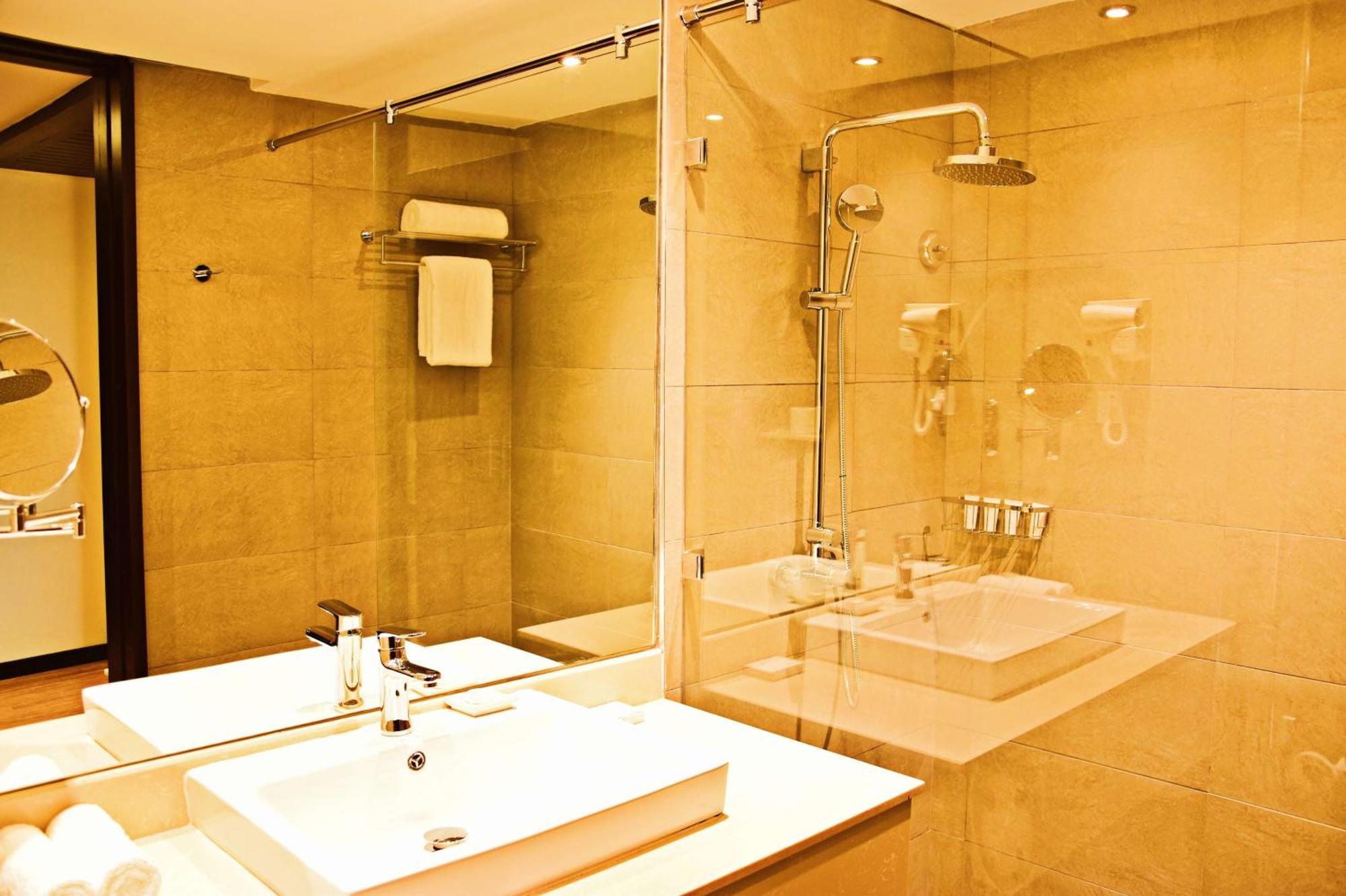 Doubletree By Hilton Nairobi Hotel Buitenkant foto
