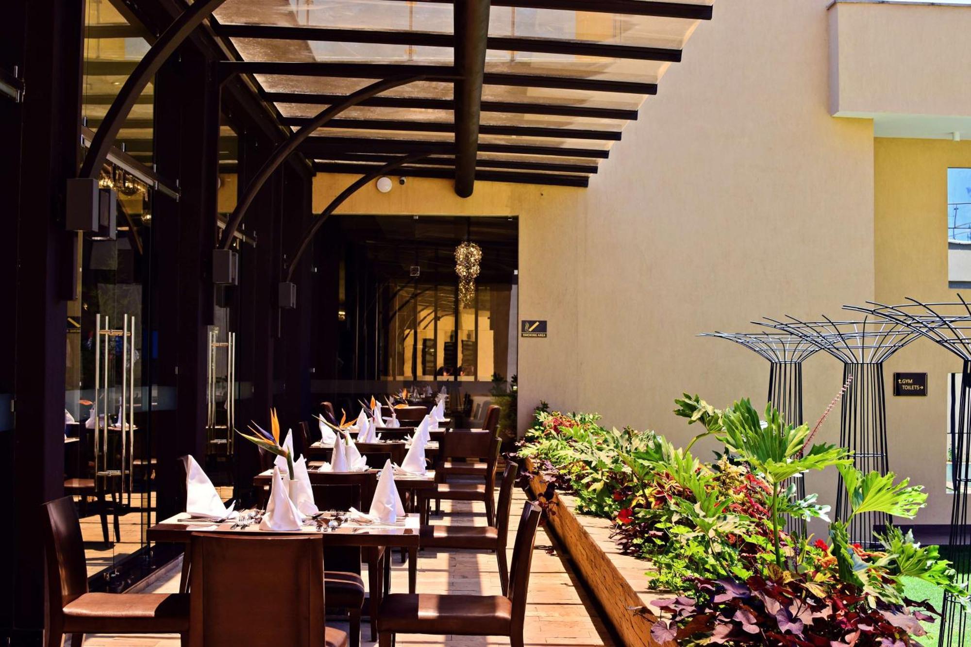 Doubletree By Hilton Nairobi Hotel Buitenkant foto