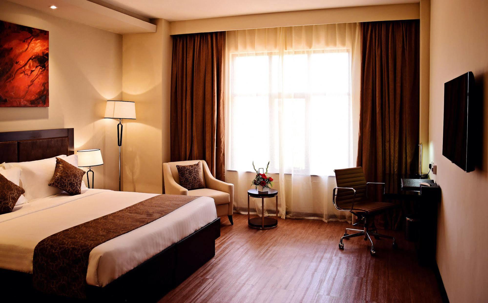 Doubletree By Hilton Nairobi Hotel Buitenkant foto
