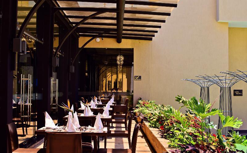 Doubletree By Hilton Nairobi Hotel Buitenkant foto